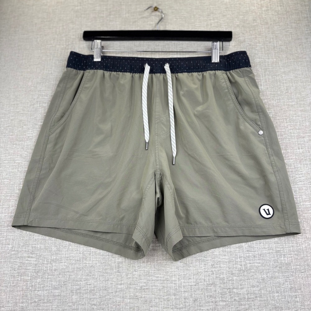 Vuori Banks Shorts Mens Medium Sage Green Navy Polka Dot 7.5 Inch Inseam